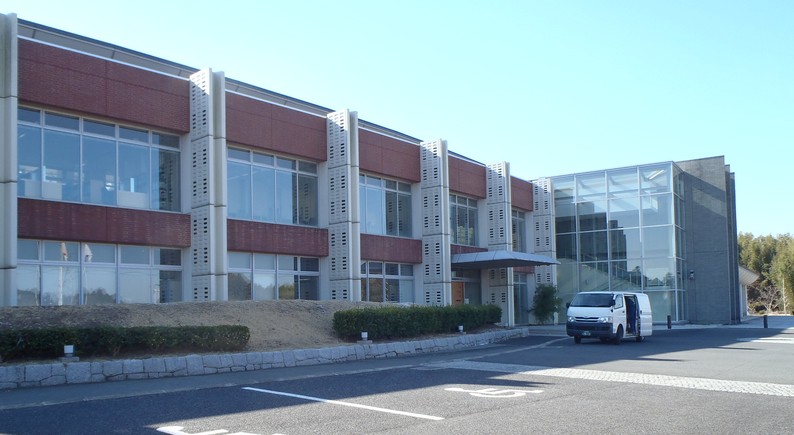 fig.00 ��c�i�u���E�b��񋟁E���c�j�̊J�Â��ꂽ ��錧���P�Y���Ȋw�Z���^�[�i�y�Y�s���h���j